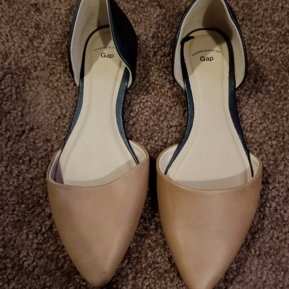 Size 7 black and brown Gap flats